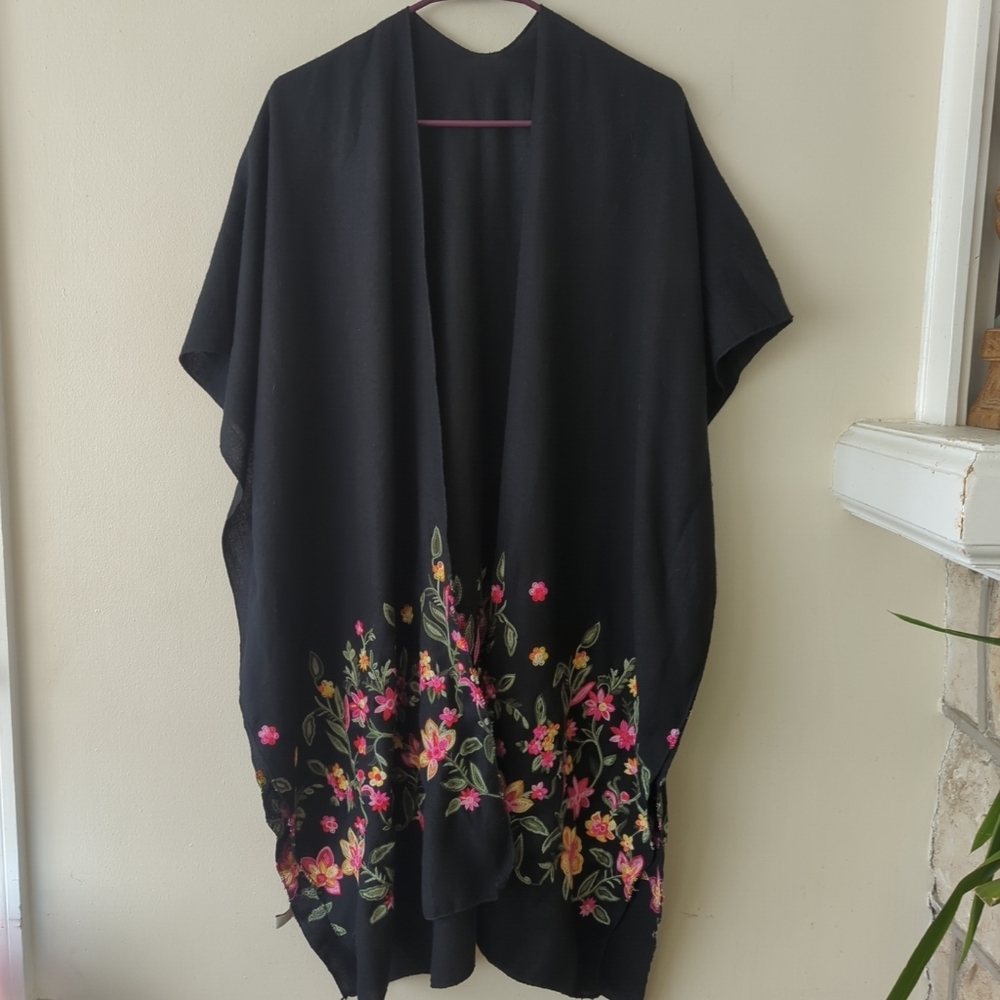 Floral Black Shaw Kimono Jacket Boho Hippie / Festival Embroidered / Peasant